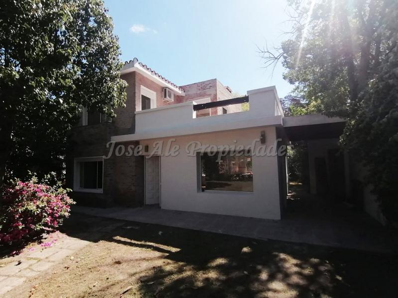 Espectacular propiedad a solo metros de Rambla Costanera y playas de Colonia del Sacramento.