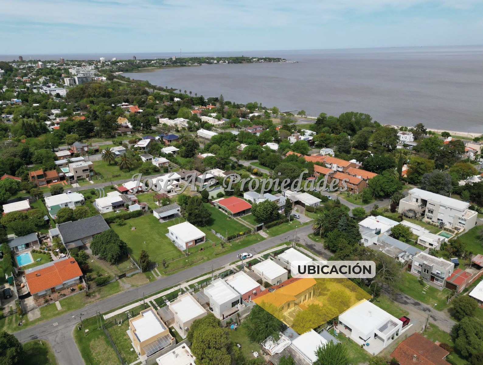 Imagen 1 de Propiedad ubicada a 2 cuadras de la Rambla Costanera y Playas de Colonia.