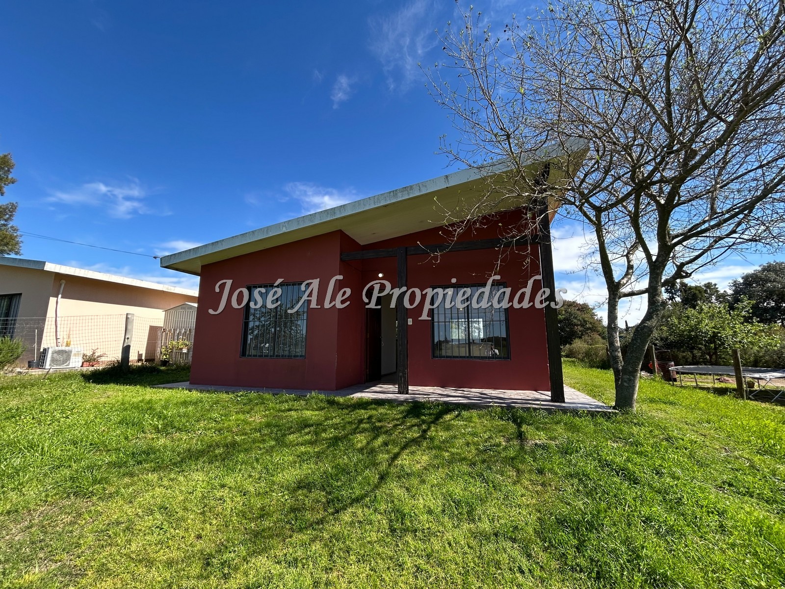 Imagen 1 de Propiedad ubicada en Laguna de los Patos a 3 km de Colonia del Sacramento. Y a solo minutos del centro.