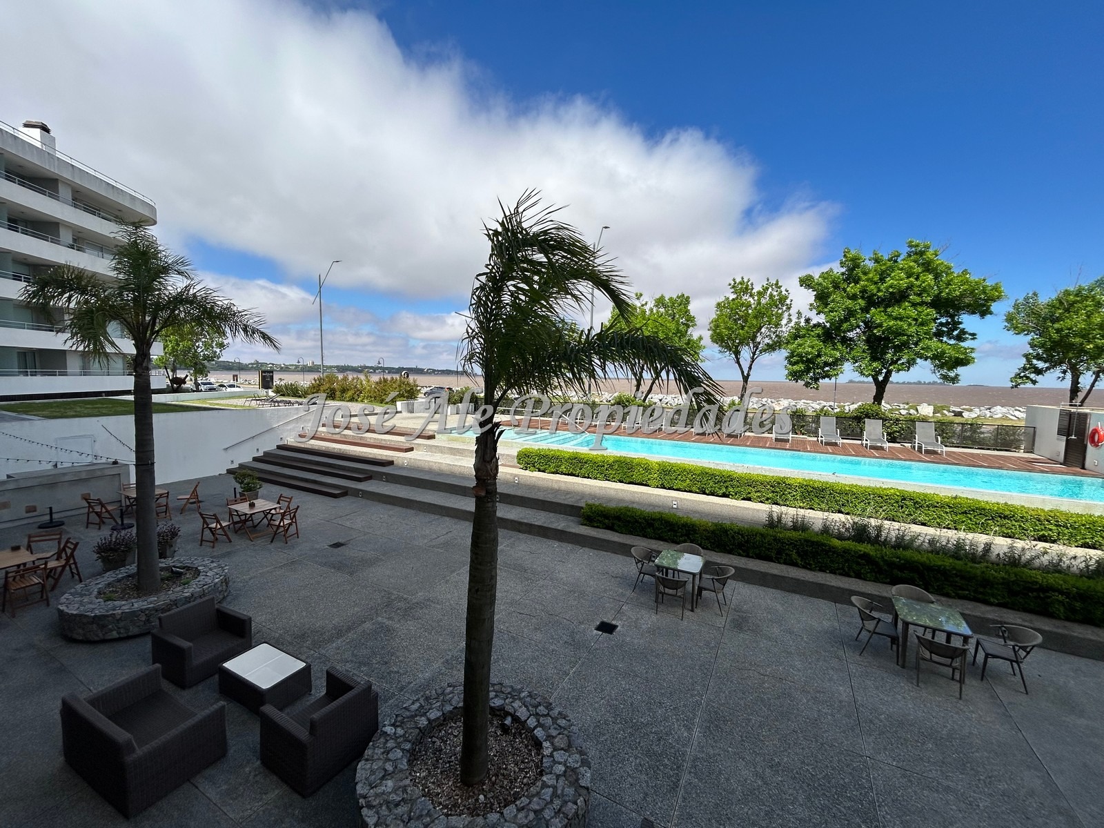 Imagen 10 de Hermoso Departamento tipo Loft con total equipamiento, ubicado sobre Rambla de las Américas