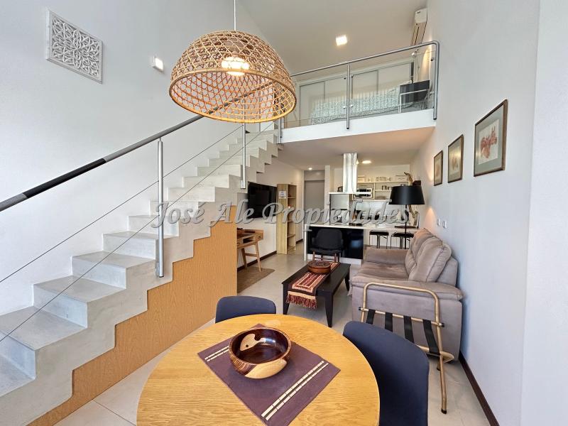 Hermoso Departamento tipo Loft con total equipamiento, ubicado sobre Rambla de las Américas