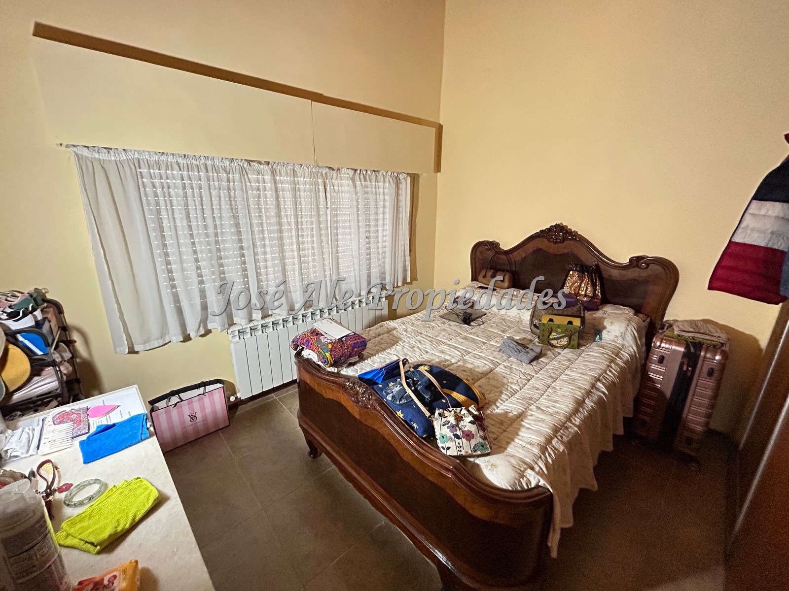 Imagen 7 de Casa de grandes dimensiones de 3 dorm. con apto al fondo a metros de Rambla Costanera, completamente remodelada, Colonia del Sacramento.