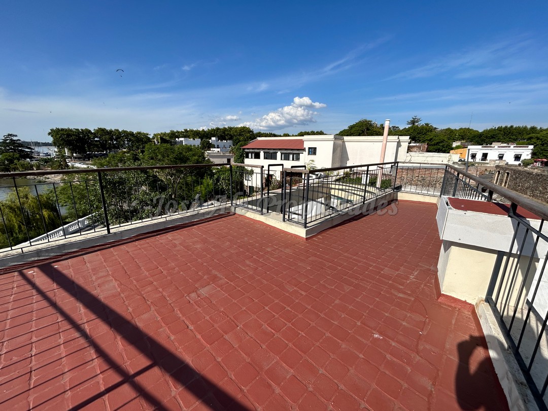 Imagen 2 de ATENCION! Destacada propiedad ubicada en el corazón del Barrio Histórico con increíble vista a la bahía de Colonia