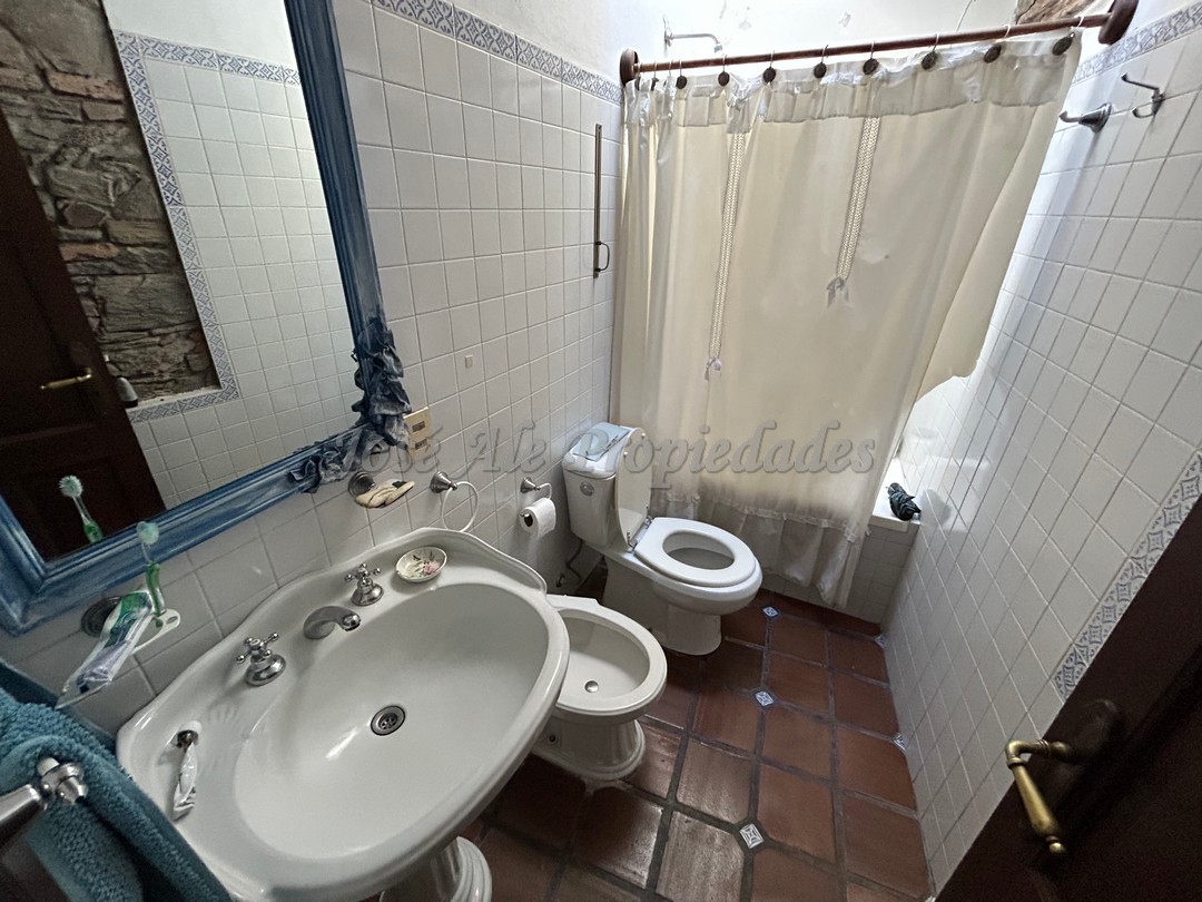 Imagen 9 de ATENCION! Destacada propiedad ubicada en el corazón del Barrio Histórico con increíble vista a la bahía de Colonia