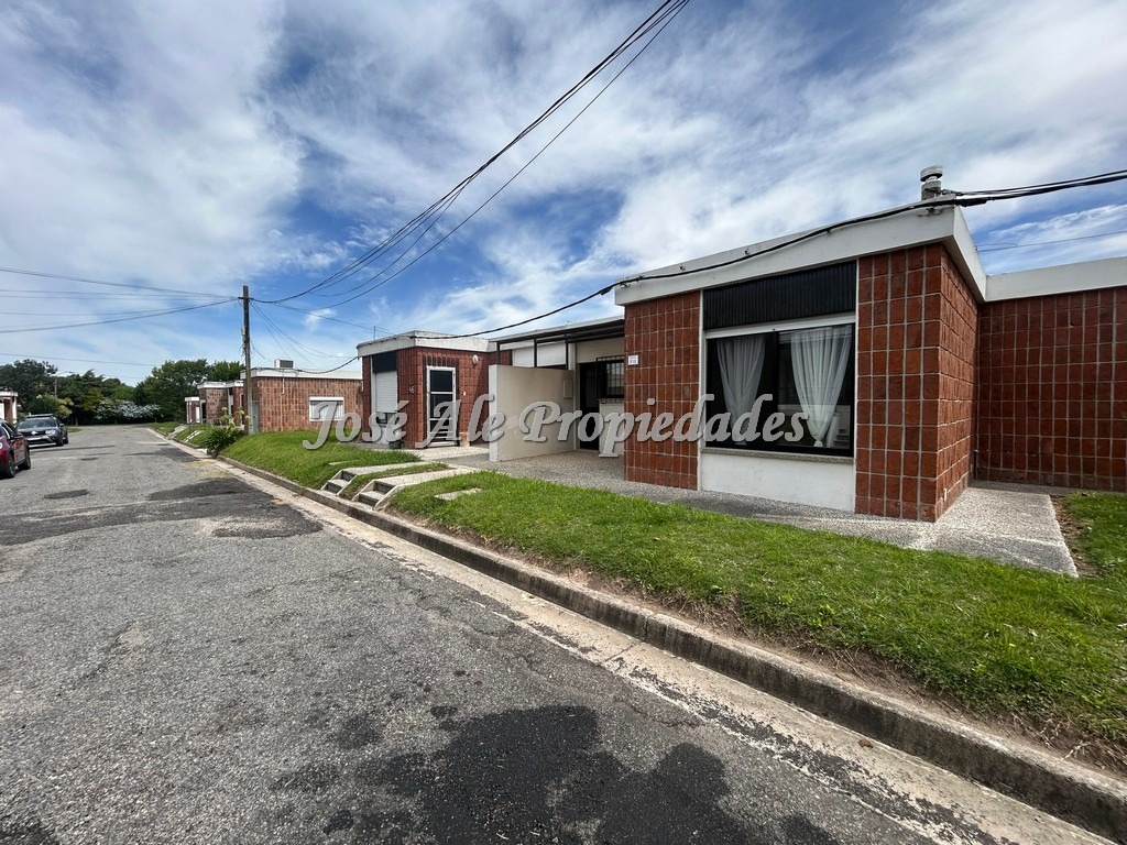 Imagen 2 de Vivienda ubicada en el Real de San Carlos, a 2 cuadras de la Rambla Costanera y playas de Colonia.