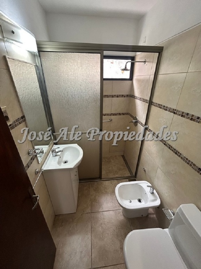 Imagen 9 de Vivienda ubicada en el Real de San Carlos, a 2 cuadras de la Rambla Costanera y playas de Colonia.