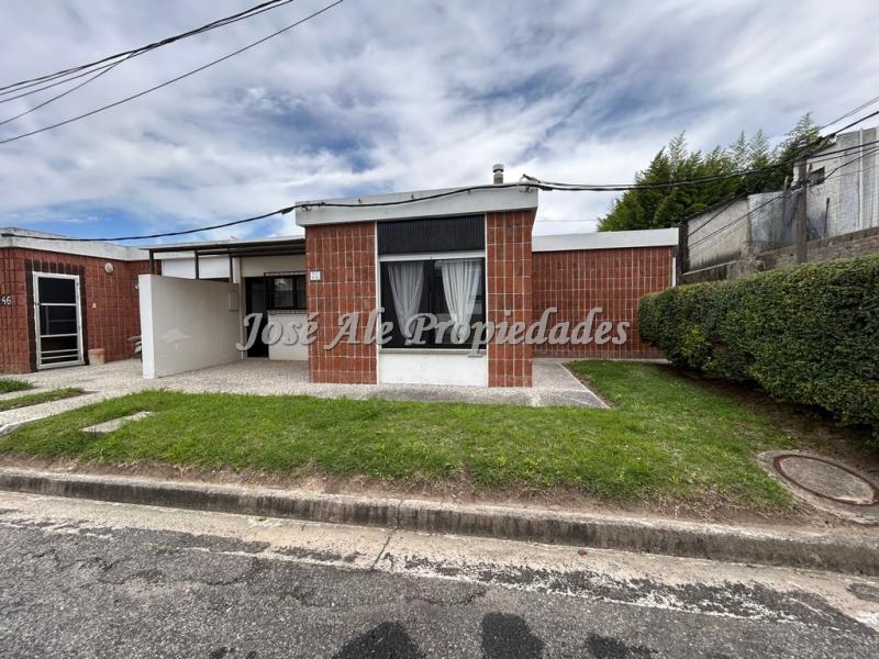 Vivienda ubicada en el Real de San Carlos, a 2 cuadras de la Rambla Costanera y playas de Colonia.