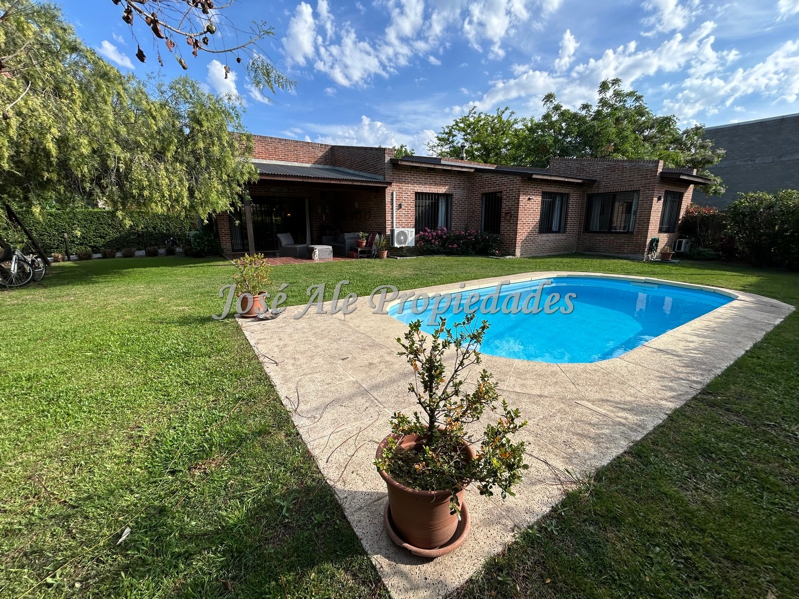 Imagen 10 de Hermosa propiedad de 3 dormitorios, a tan solo 3 cuadras de la Rambla y Playas de Colonia.