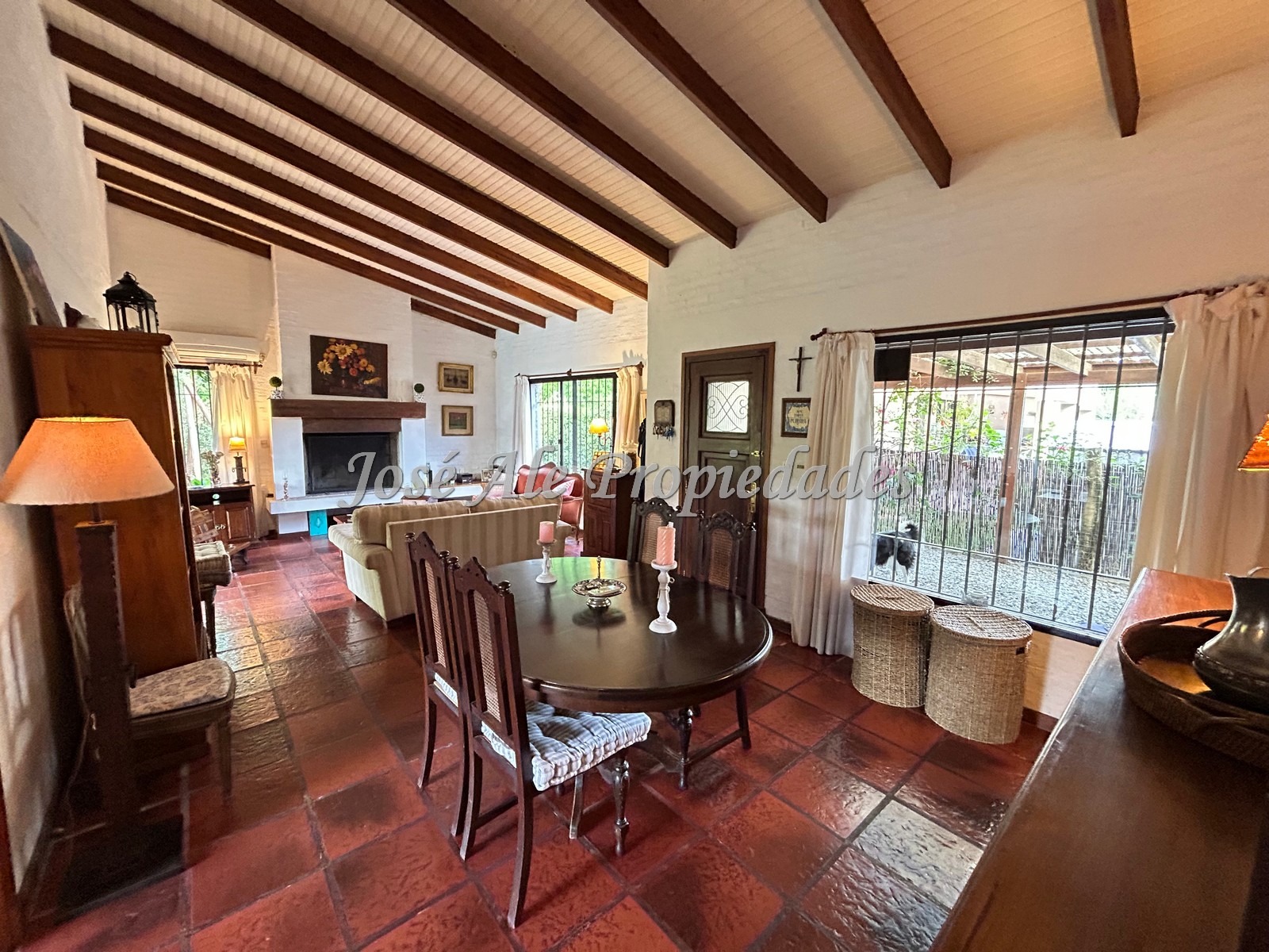 Imagen 3 de Hermosa propiedad de 3 dormitorios, a tan solo 3 cuadras de la Rambla y Playas de Colonia.