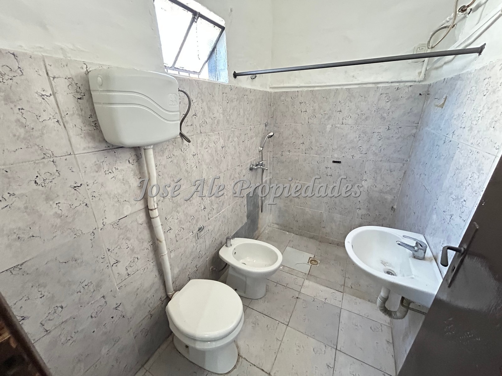 Imagen 7 de Casa ubicada a tan solo 2 cuadras del Shopping de 3 dormitorios.