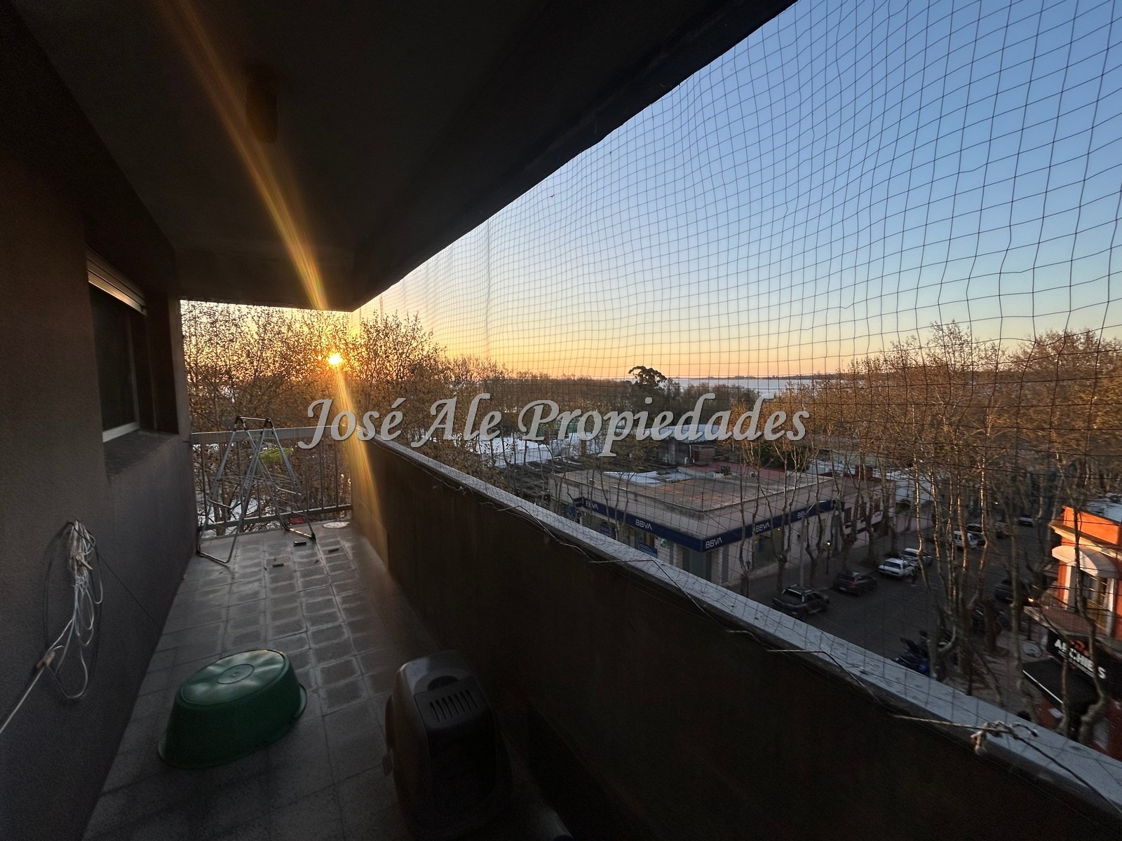 Imagen 6 de Hermoso apartamento céntrico de 3 dormitorios ubicado sobre la Av Principal, Colonia.