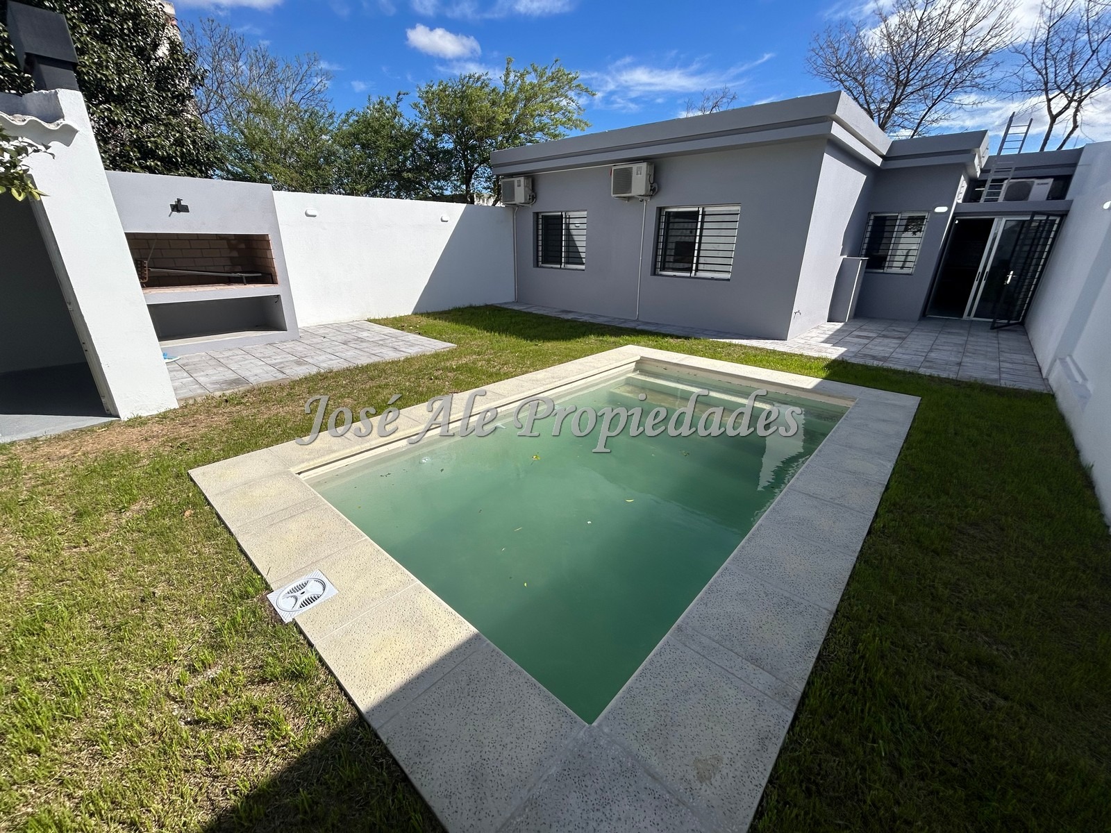 Imagen 2 de Hermosa propiedad completamente reciclada ubicada en el centro de la ciudad de Colonia.