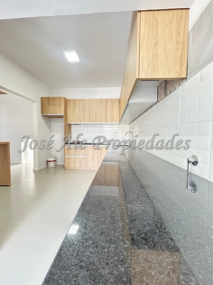 Imagen 4 de Hermosa propiedad completamente reciclada ubicada en el centro de la ciudad de Colonia.