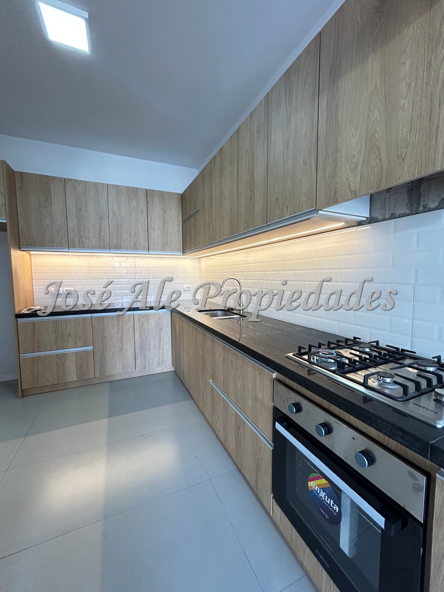 Imagen 5 de Hermosa propiedad completamente reciclada ubicada en el centro de la ciudad de Colonia.