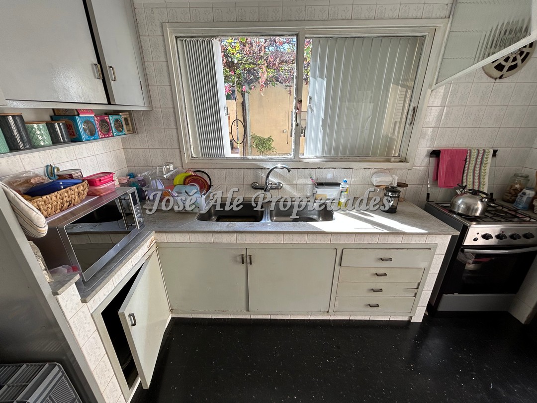 Imagen 2 de A sólo 100 metros de Puerto Comercial (BQB), terminal de ómnibus y Avenida principal Gral. Flores.