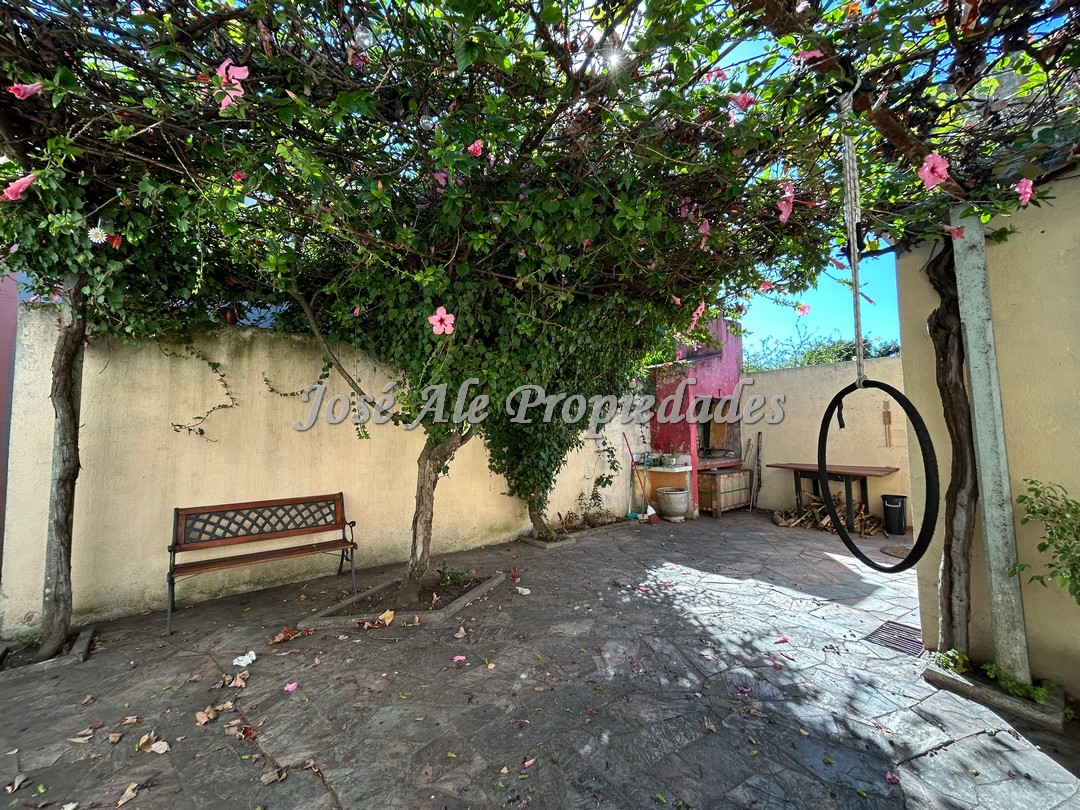 Imagen 8 de A sólo 100 metros de Puerto Comercial (BQB), terminal de ómnibus y Avenida principal Gral. Flores.