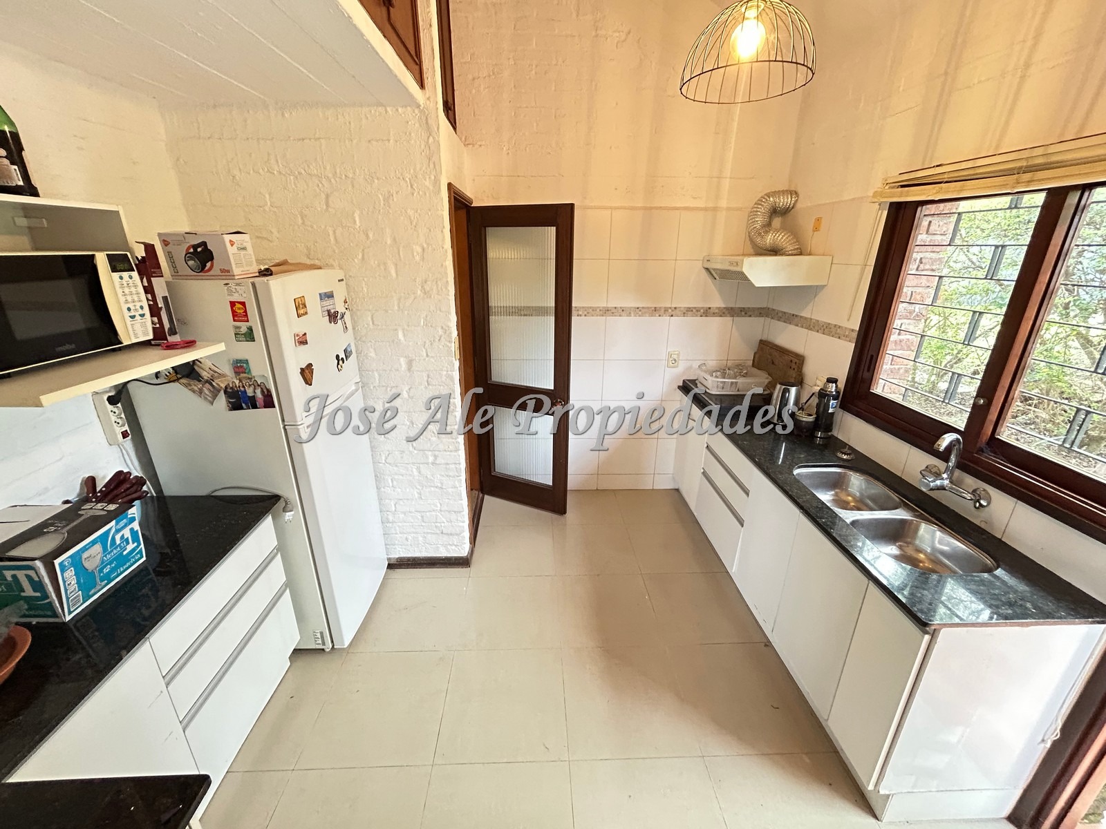 Imagen 6 de Espléndida propiedad en esquina, ubicada en Real de San Carlos, rodeada por un entorno de tranquilidad y naturaleza.