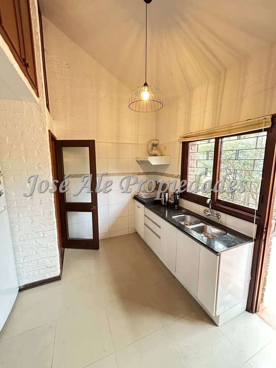 Imagen 7 de Espléndida propiedad en esquina, ubicada en Real de San Carlos, rodeada por un entorno de tranquilidad y naturaleza.