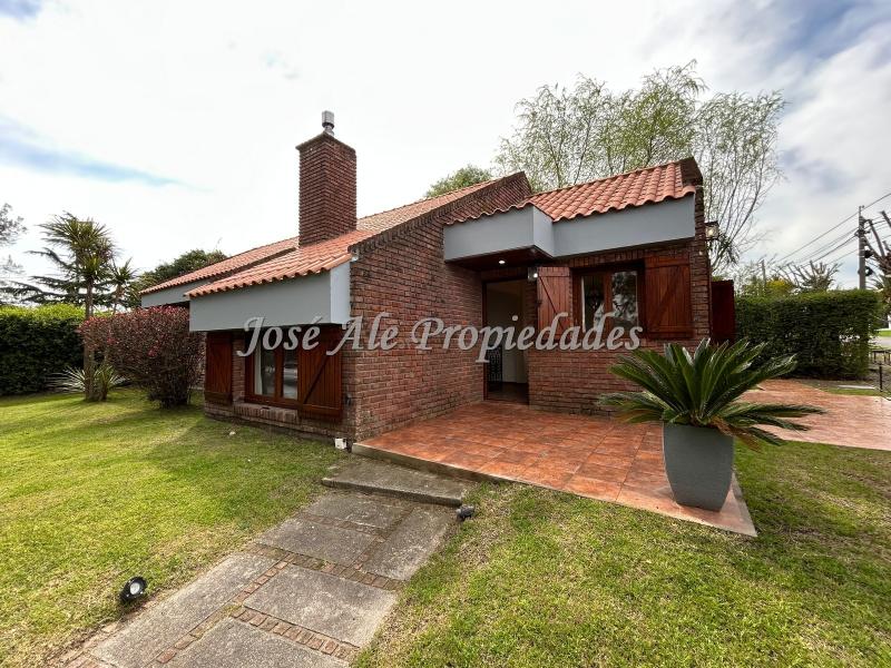Espléndida propiedad en esquina, ubicada en Real de San Carlos, rodeada por un entorno de tranquilidad y naturaleza.