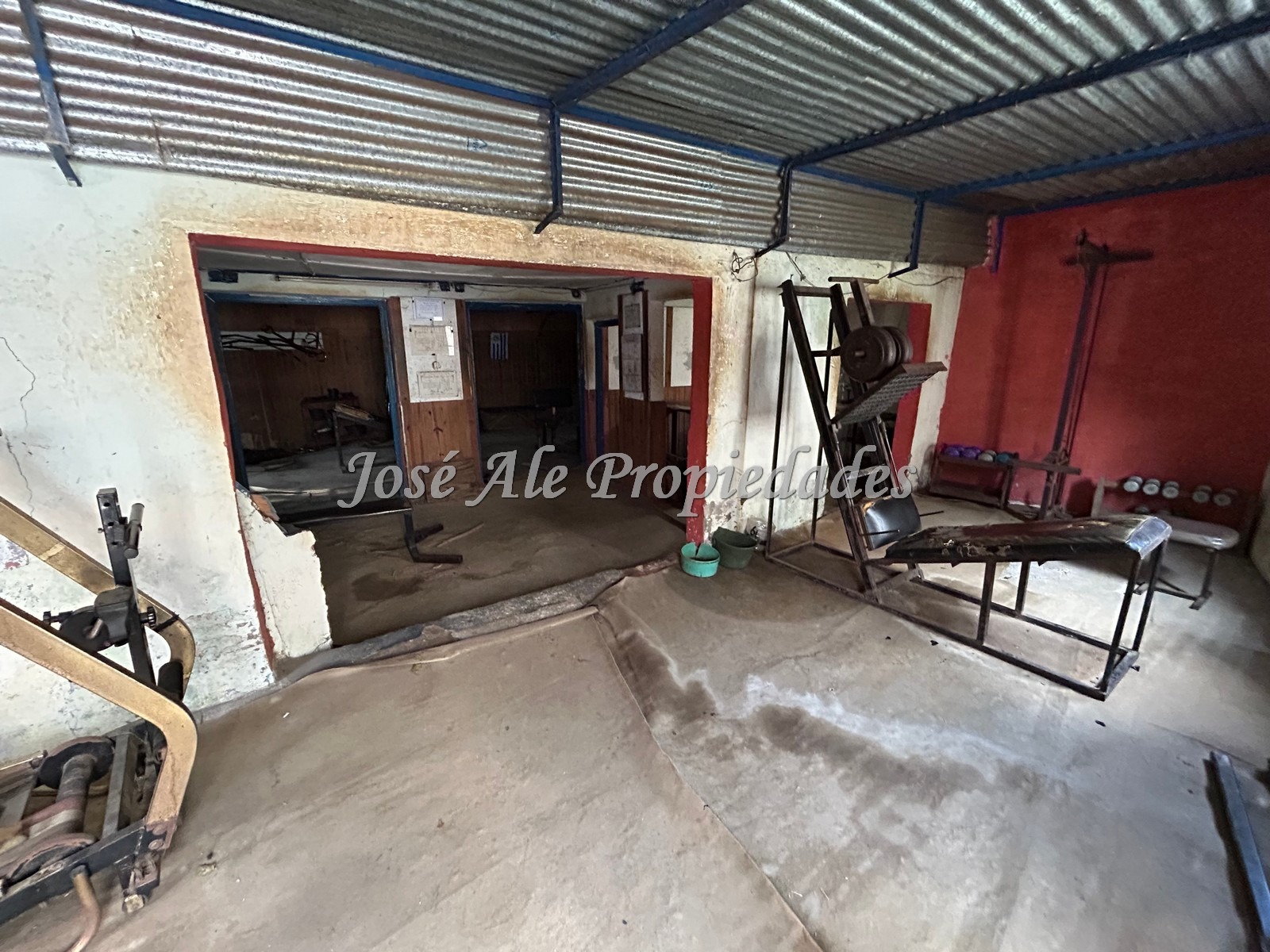 Imagen 8 de Casa de 2 dormitorios con galpón ubicada en el centro de Juan Lacaze, Colonia.