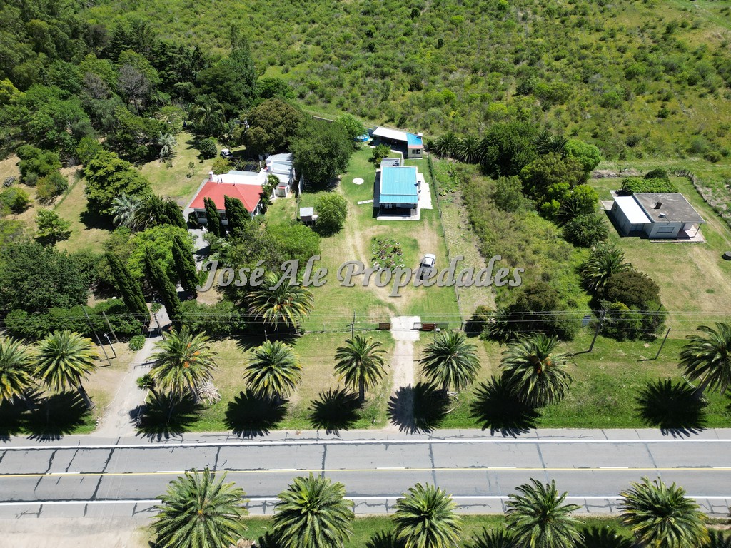 Imagen 1 de Casa ubicada sobre la Ruta Nacional 1 antes de la Bodega Bernardi.