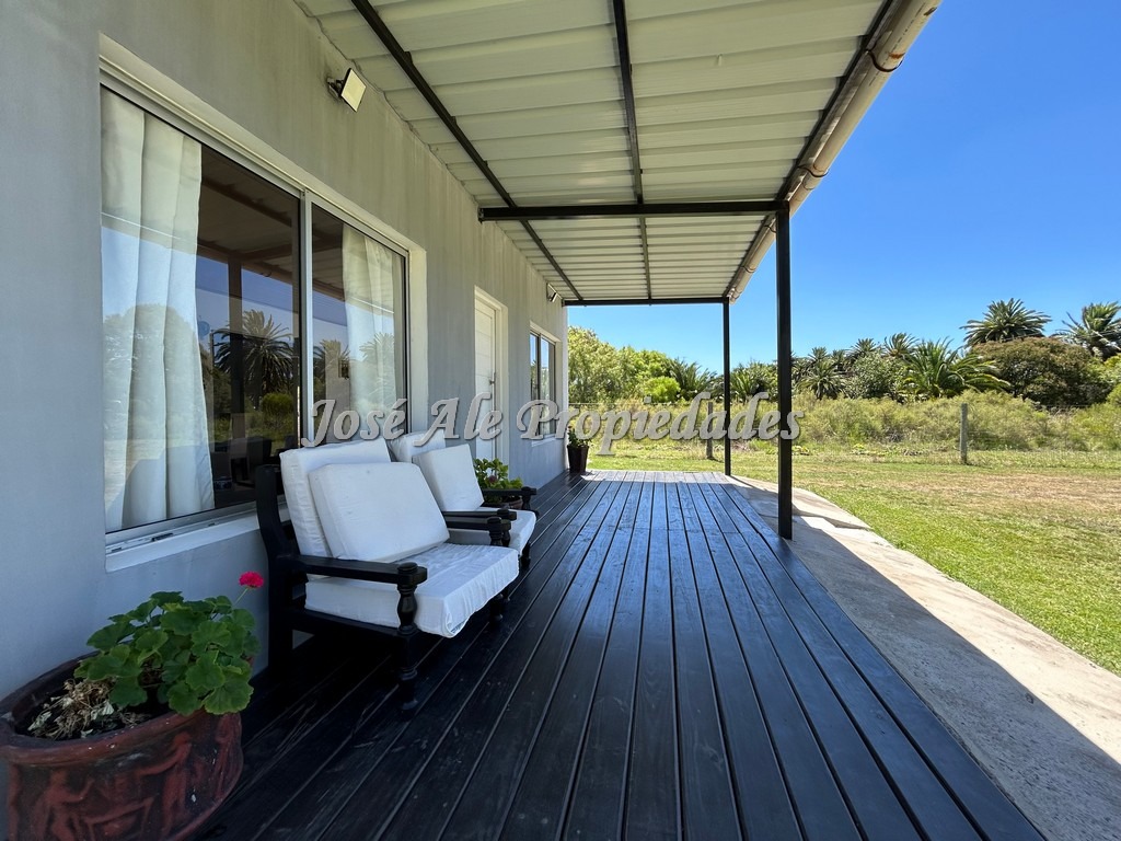 Imagen 10 de Casa ubicada sobre la Ruta Nacional 1 antes de la Bodega Bernardi.