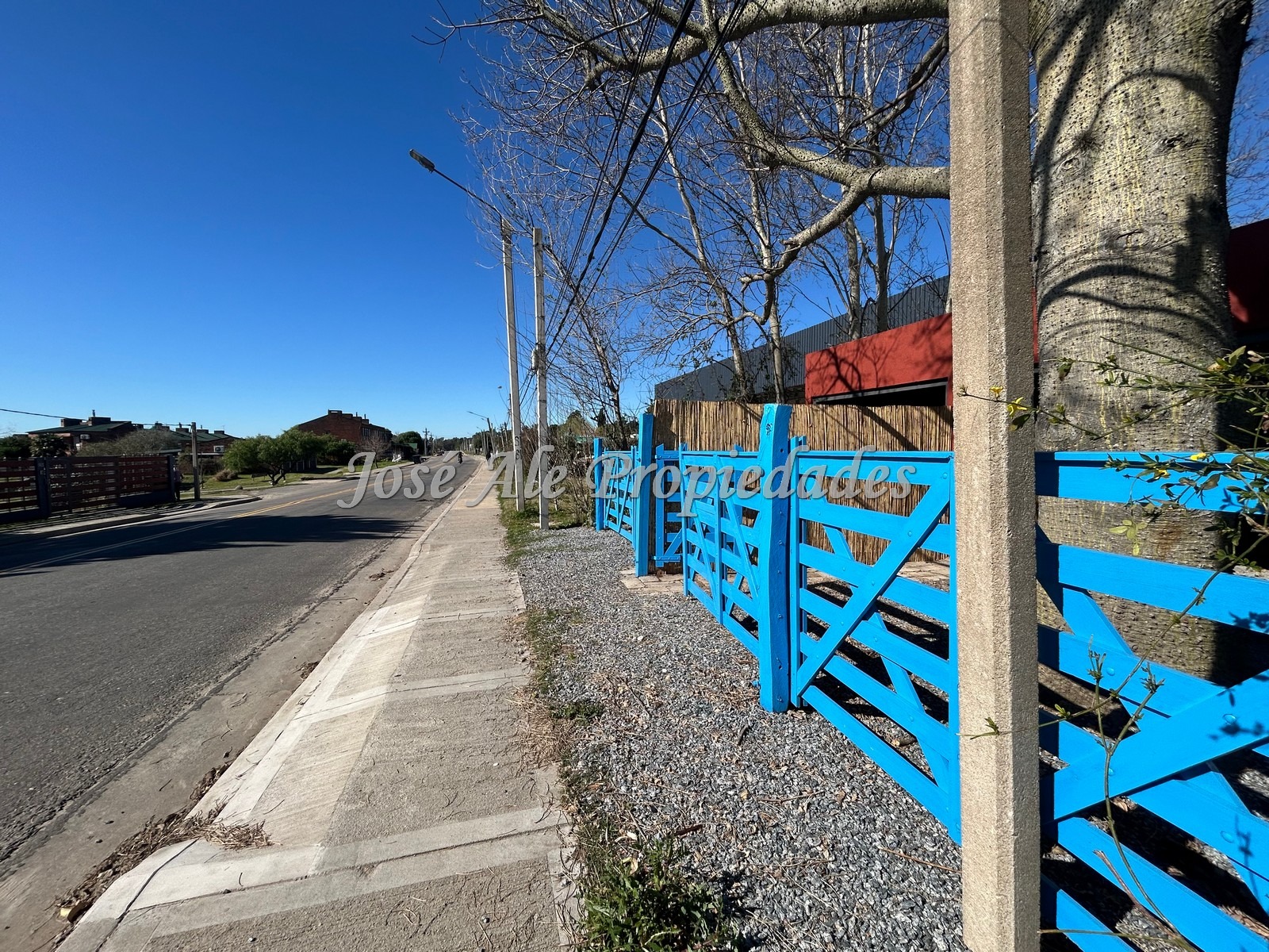 Imagen 2 de NUEVO PRECIO! Hermosa casa de grande dimensiones. Rodeada por un entorno de naturaleza, Colonia