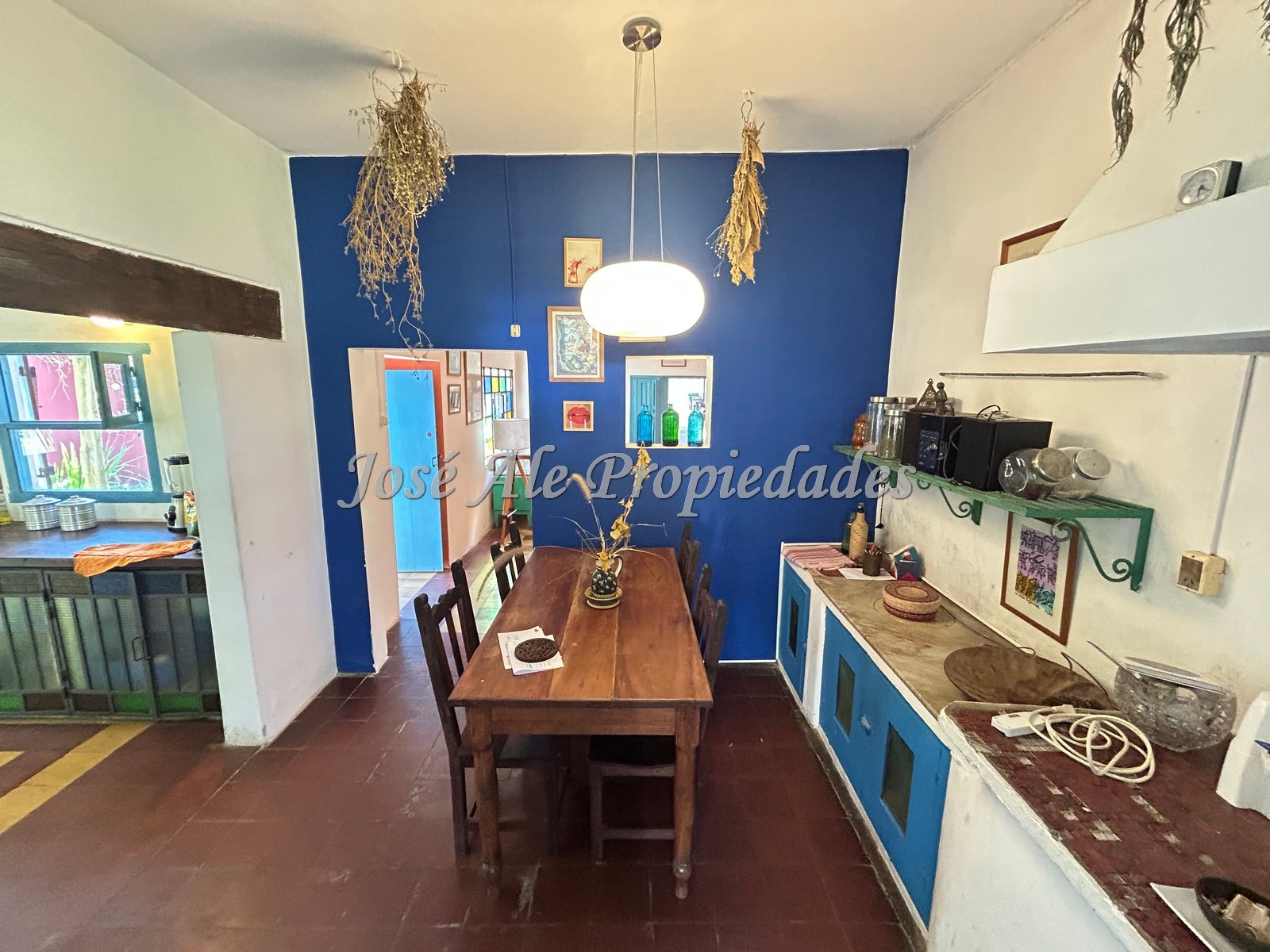 Imagen 4 de NUEVO PRECIO! Hermosa casa de grande dimensiones. Rodeada por un entorno de naturaleza, Colonia