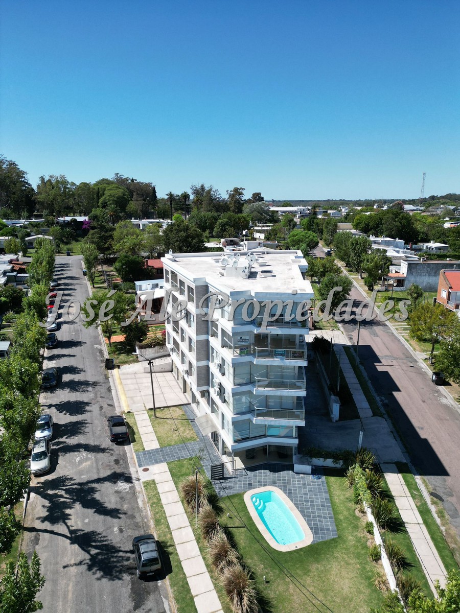 Imagen 1 de Espectacular apartamento de un dormitorio en edificio residencial frente al Rio de la Plata, Colonia.