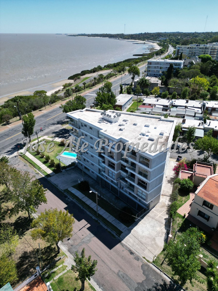 Imagen 10 de Espectacular apartamento de un dormitorio en edificio residencial frente al Rio de la Plata, Colonia.