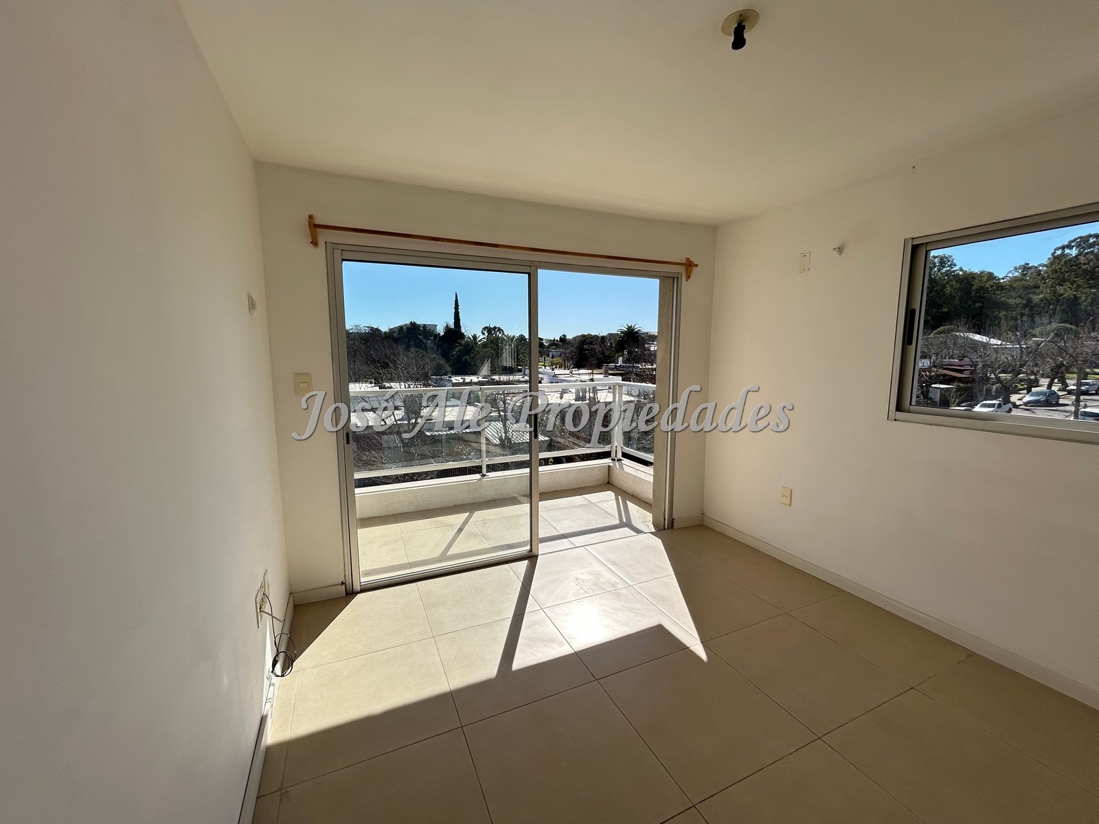 Imagen 2 de Espectacular apartamento de un dormitorio en edificio residencial frente al Rio de la Plata, Colonia.