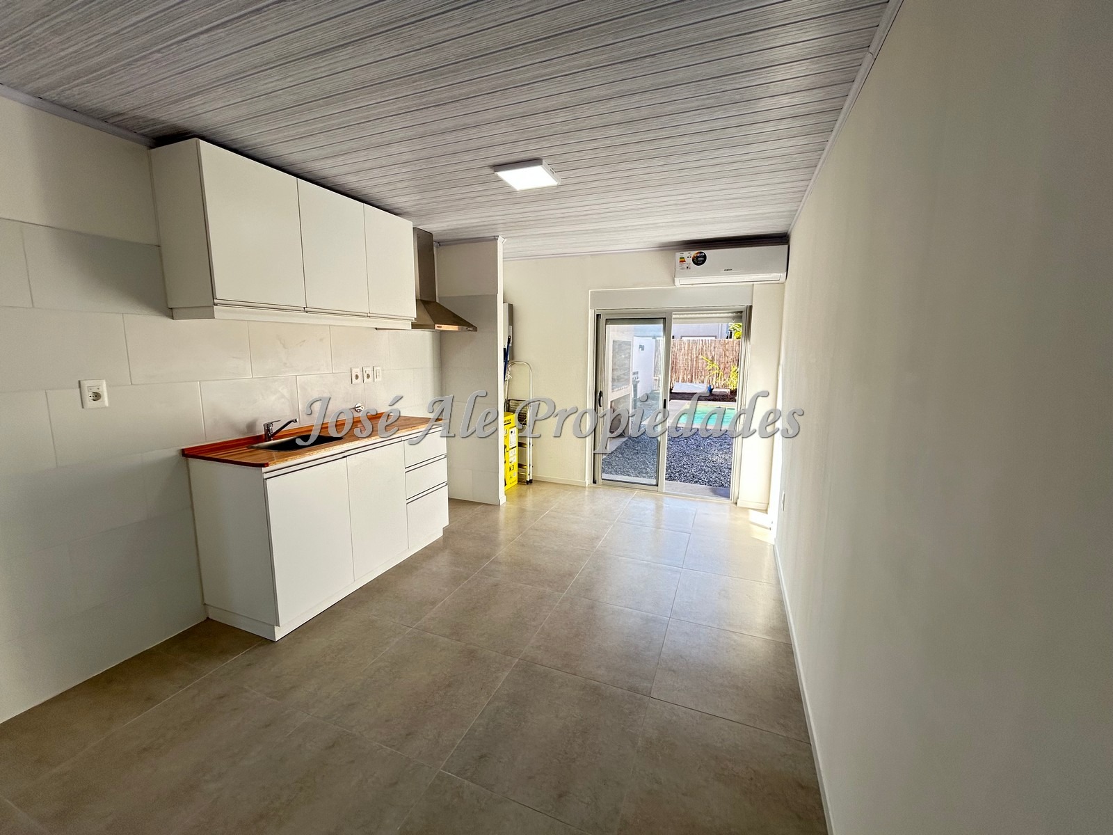 Imagen 4 de Casa de 2 dormitorios a estrenar ubicada en agradable entorno en el Real de San Carlos, Colonia.