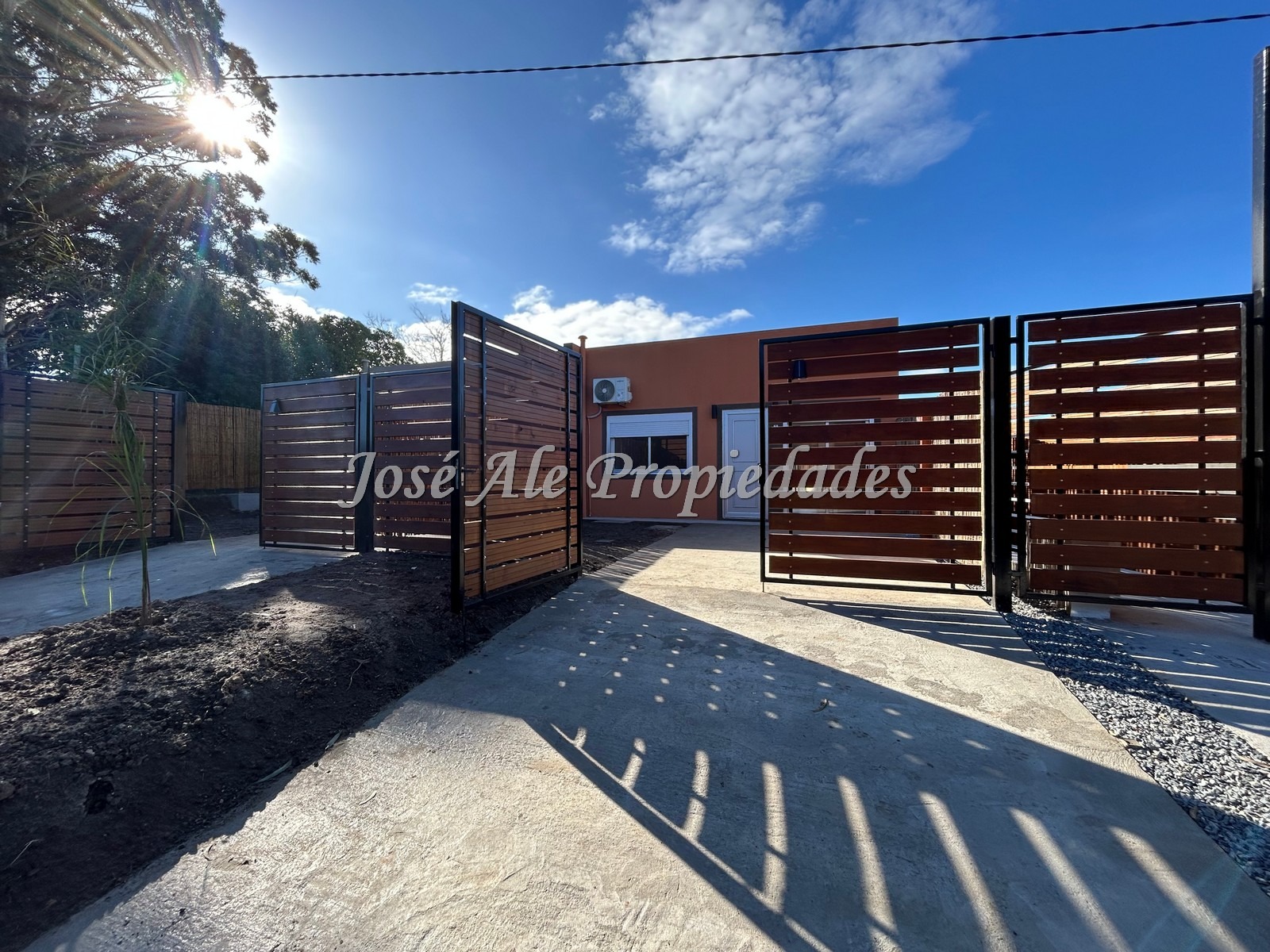 Imagen 2 de Casa de 2 dormitorios a estrenar con renta ubicada en agradable entorno en el Real de San Carlos, Colonia