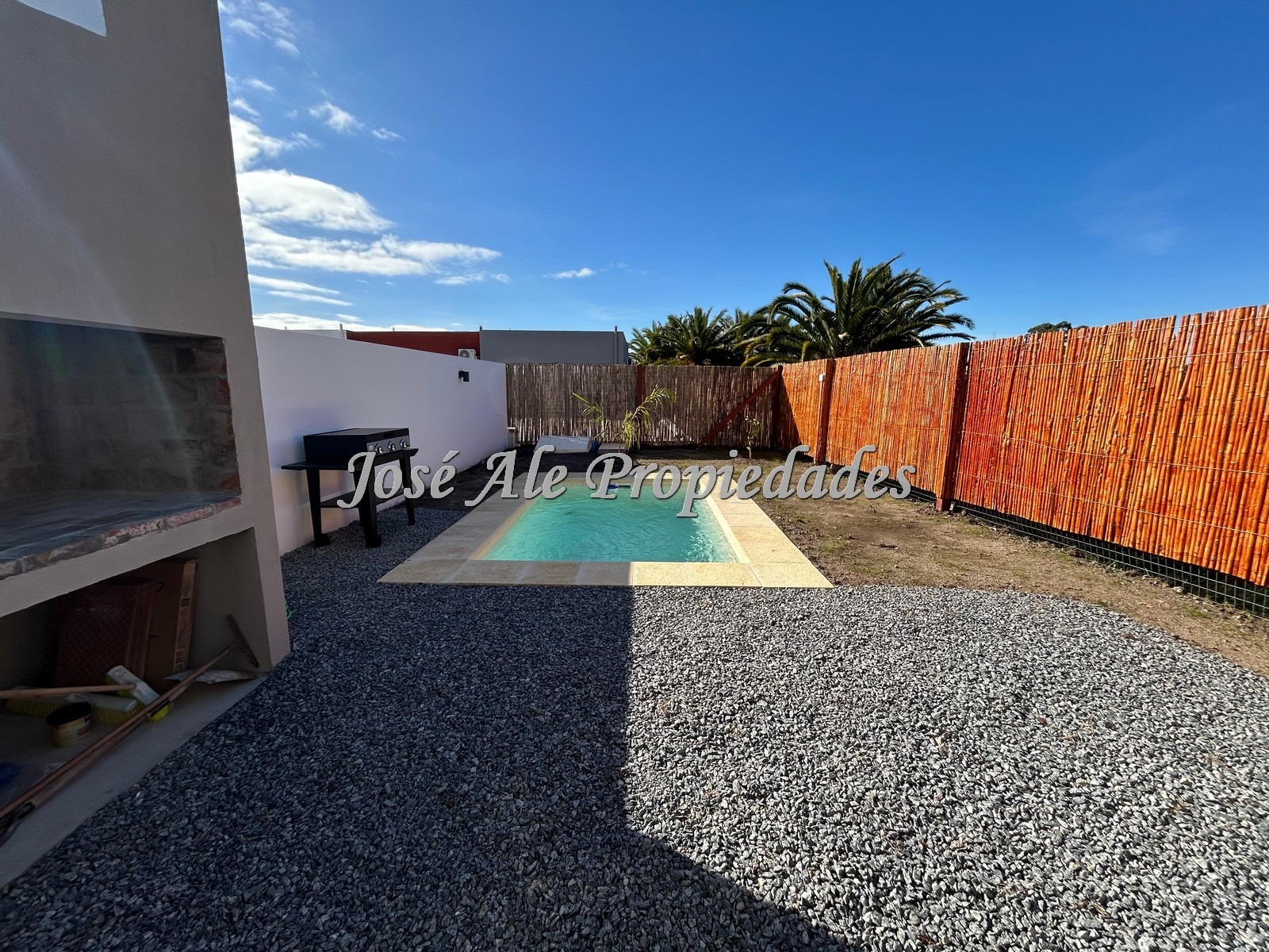 Imagen 1 de Casa de 2 dormitorios a estrenar con renta ubicada en agradable entorno en el Real de San Carlos, Colonia.