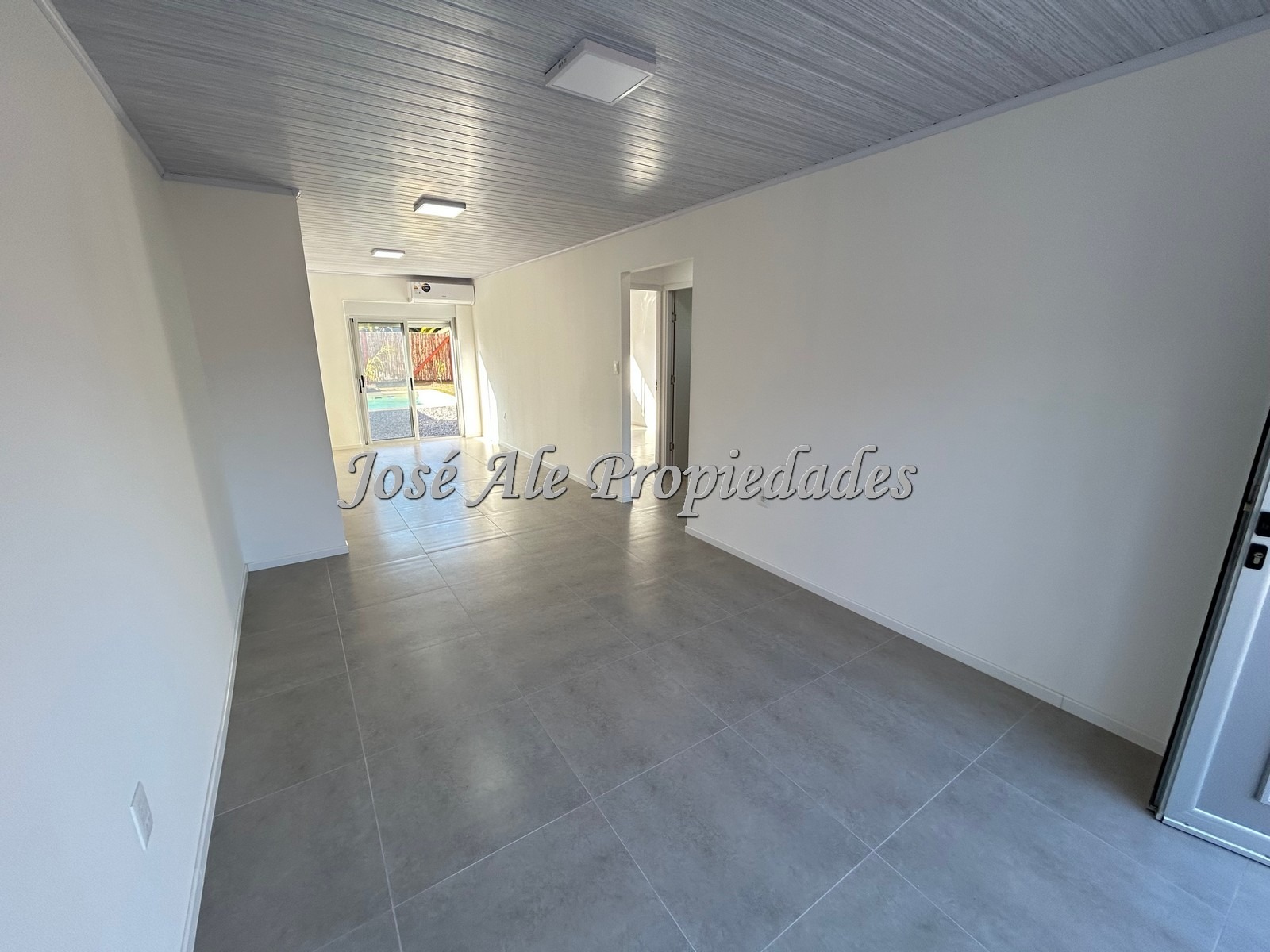 Imagen 2 de Casa de 2 dormitorios a estrenar con renta ubicada en agradable entorno en el Real de San Carlos, Colonia.