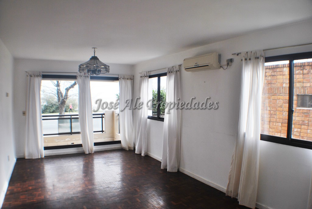 Imagen 3 de Espectacular departamento ubicado en Rambla Costanera de Colonia del Sacramento, con magnífica vista al Río de la Plata.