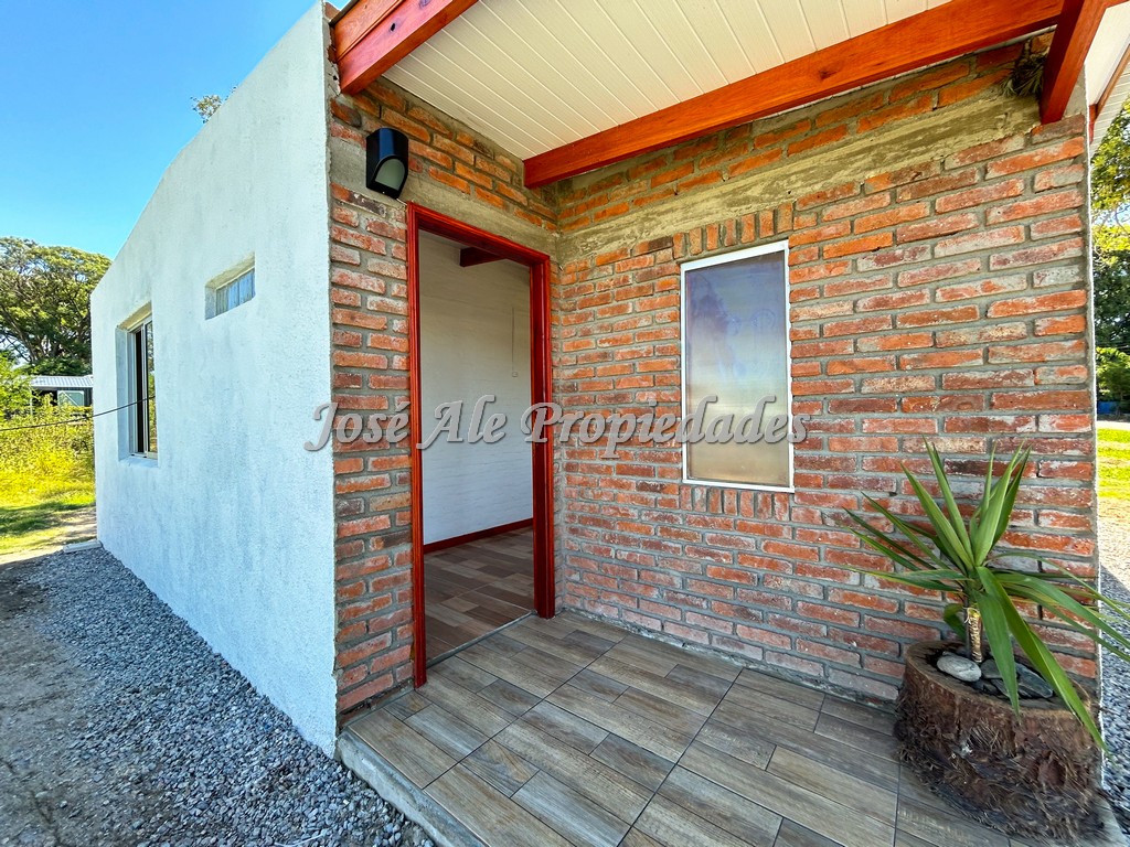 Imagen 1 de Casa ubicada en el Real de San Carlos a pocos cuadras de la Rambla de Colonia.