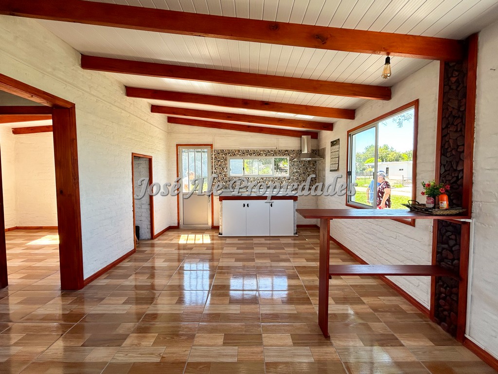 Imagen 3 de Casa ubicada en el Real de San Carlos a pocos cuadras de la Rambla de Colonia.