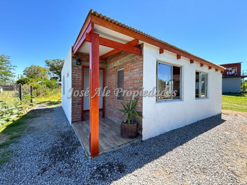 Casa ubicada en el Real de San Carlos a pocos cuadras de la Rambla de Colonia.