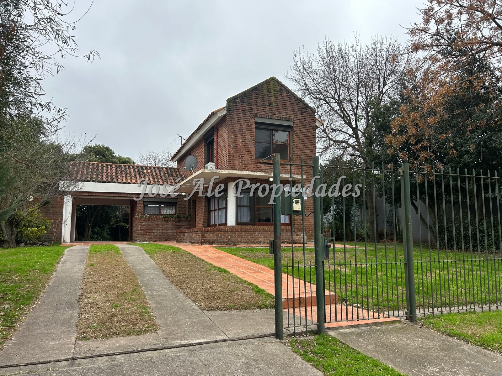 Imagen 2 de Importante propiedad de 176m2 ubicada a metros de la Rambla Costanera y playas de Colonia.