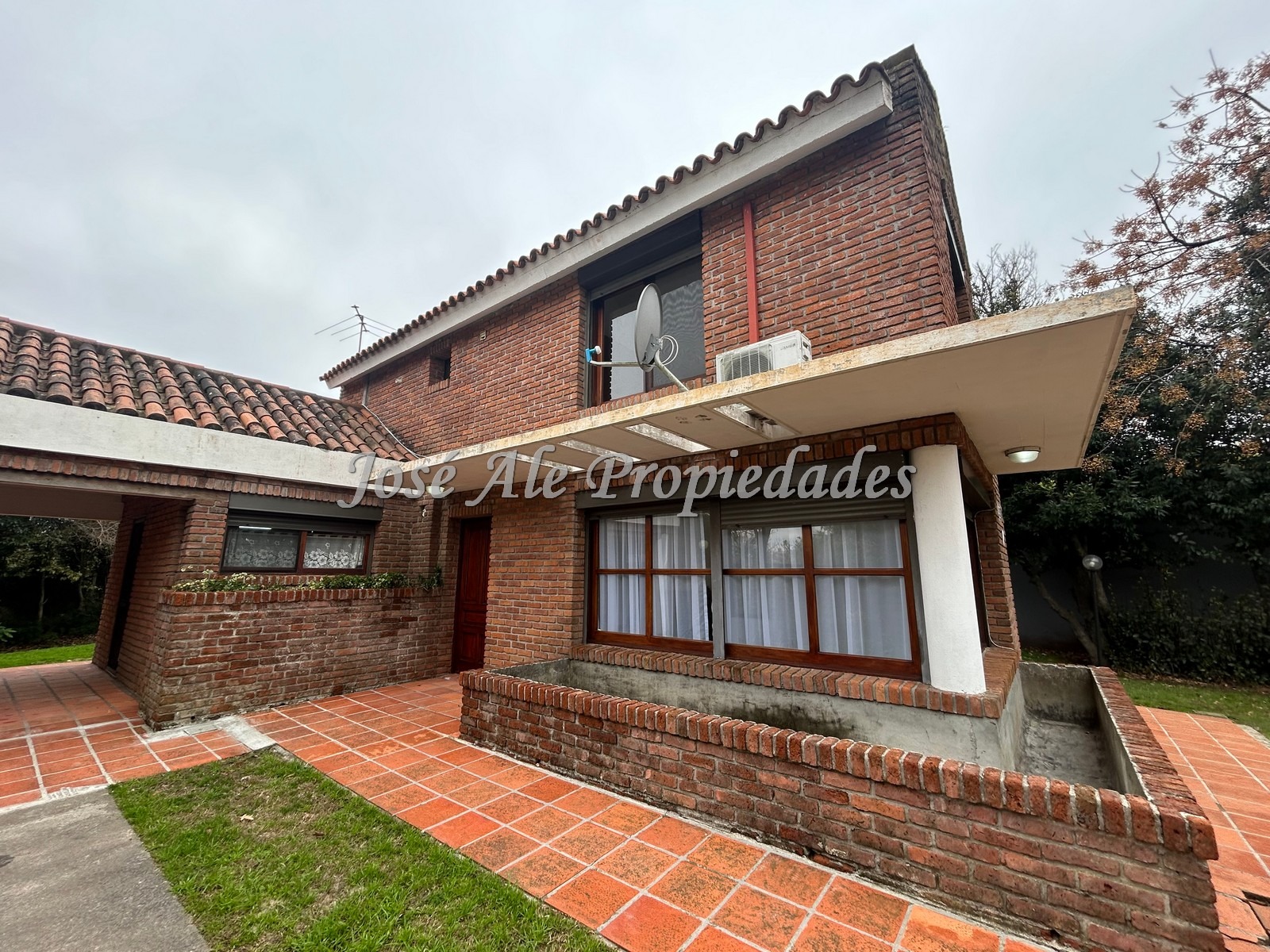 Imagen 3 de Importante propiedad de 176m2 ubicada a metros de la Rambla Costanera y playas de Colonia.