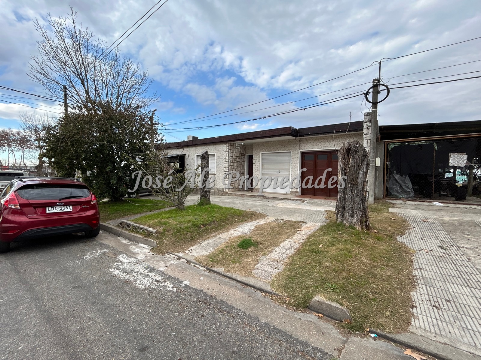 Imagen 1 de Casa de 2 dormitorios con apto independiente, Colonia.