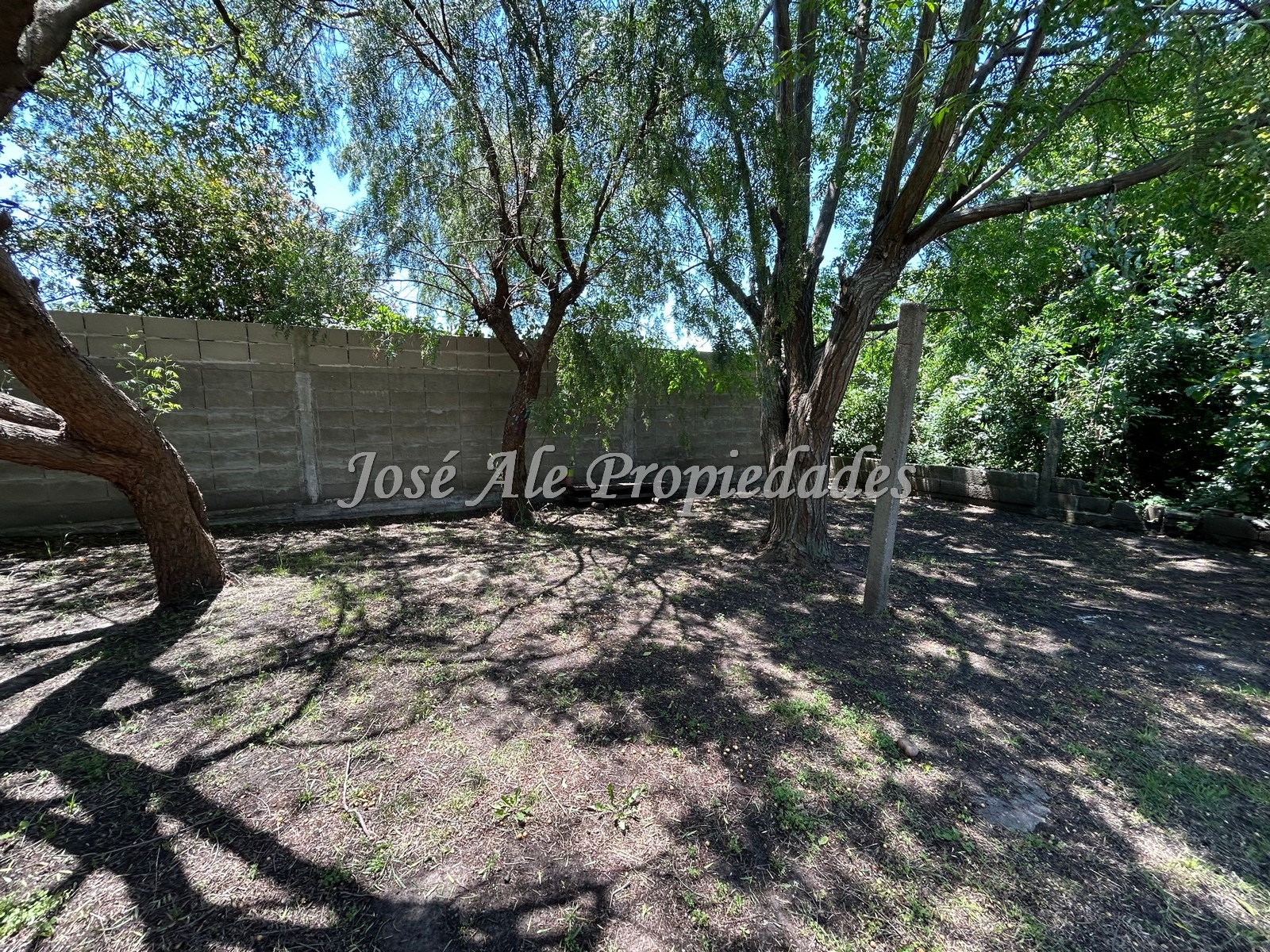 Imagen 10 de Casa amplia de 3 dormitorios, ideal para familia y con múltiples comodidades, ubicada en zona tranquila y arbolada, de Colonia.