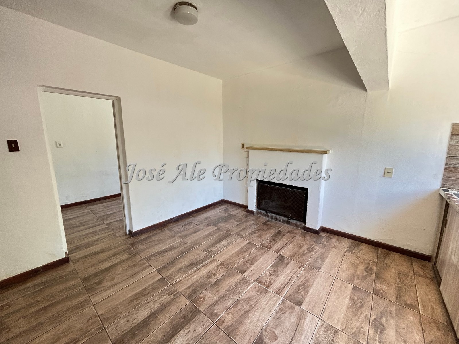 Imagen 4 de Casa amplia de 3 dormitorios, ideal para familia y con múltiples comodidades, ubicada en zona tranquila y arbolada, de Colonia.