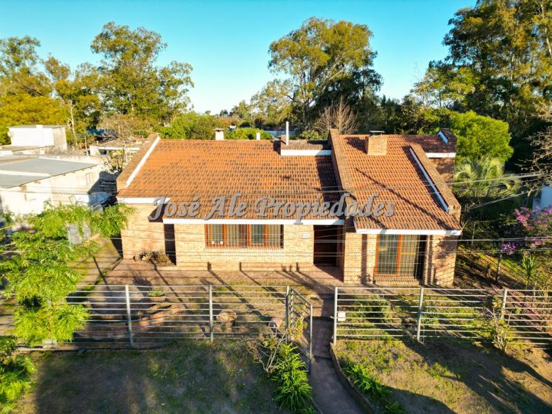 Bonita propiedad ubicada en zona Ferrando, Colonia del Sacramento próxima a todos los servicios.