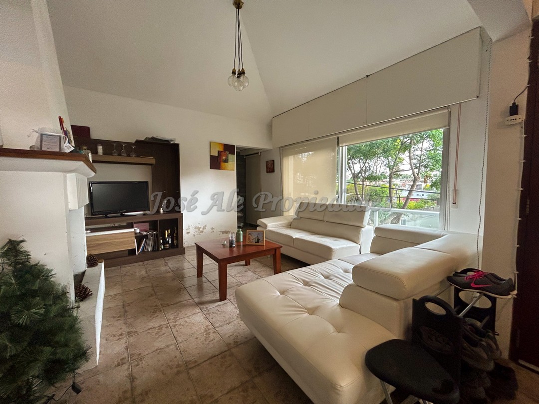 Imagen 1 de Excelente propiedad ubicada a metros de Rambla Costanera, estratégicamente ubicada a pasos del centro de la ciudad.