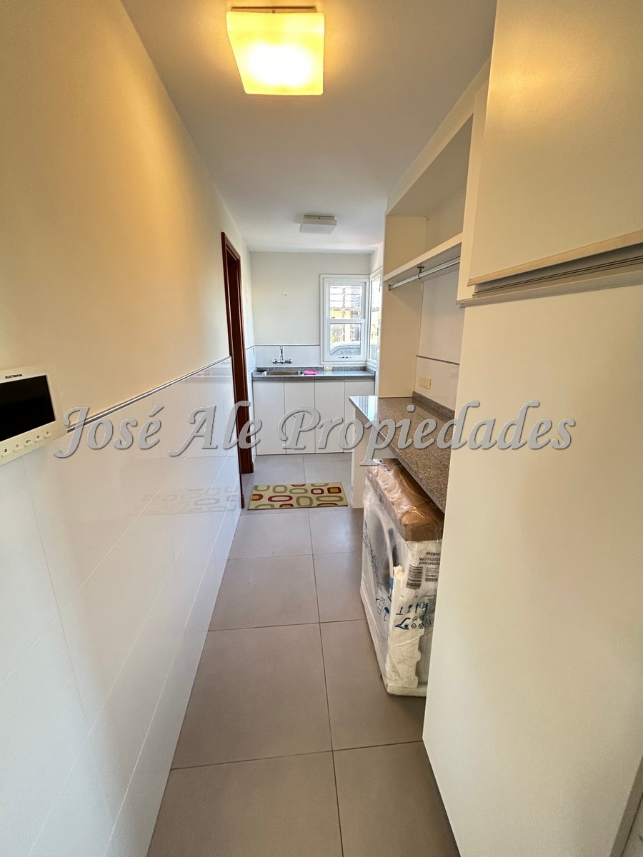 Imagen 7 de Destacada propiedad de 4 dormitorios y 4 baños en el Barrio Sheraton, Colonia.