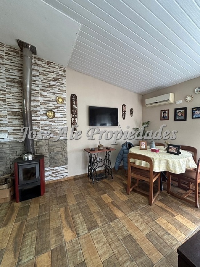 Imagen 4 de Impecable casa de 2 dormitorios, ubicada en el general con fácil acceso desde ruta 1.