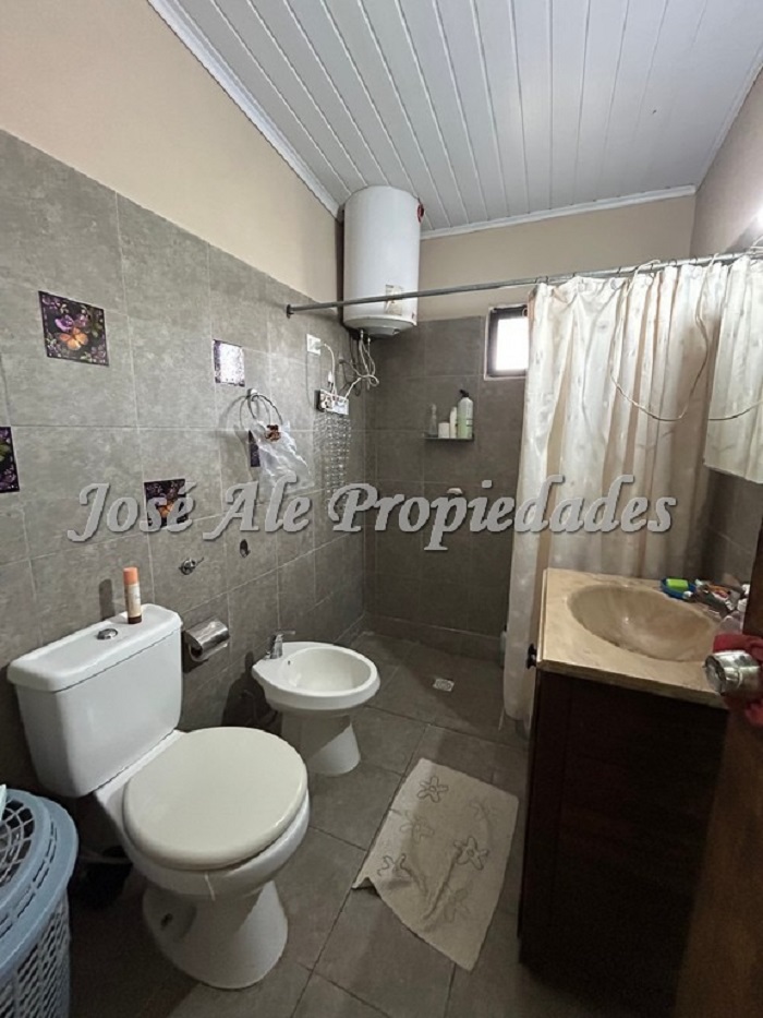 Imagen 8 de Impecable casa de 2 dormitorios, ubicada en el general con fácil acceso desde ruta 1.