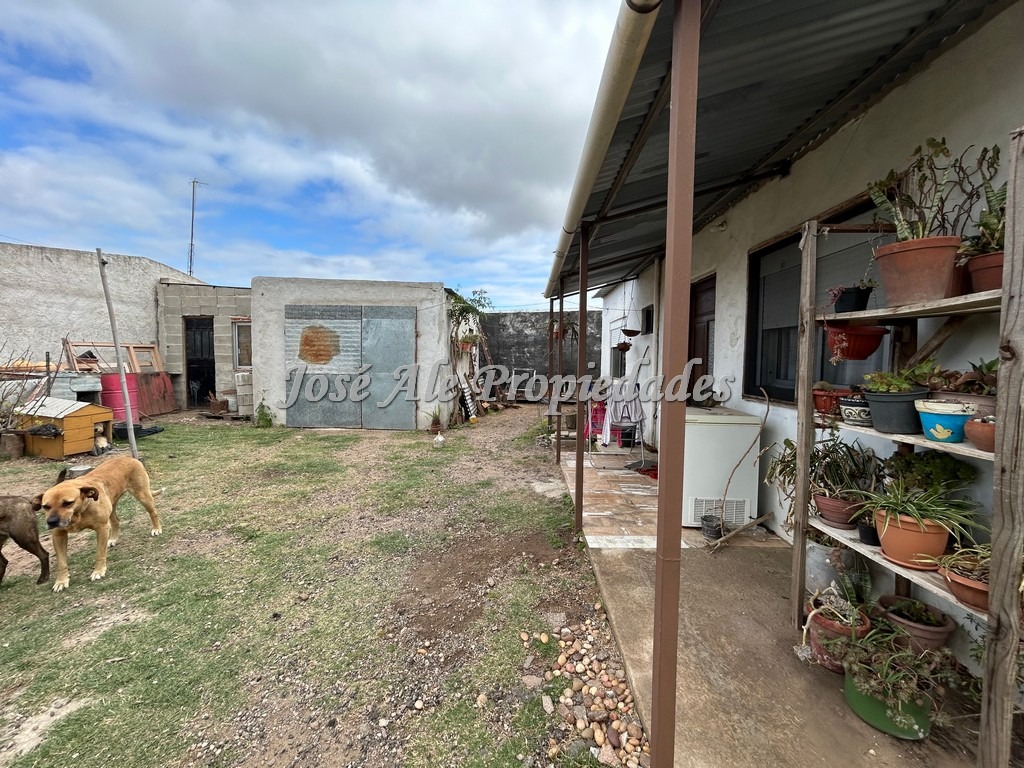 Imagen 9 de Impecable casa de 2 dormitorios, ubicada en el general con fácil acceso desde ruta 1.